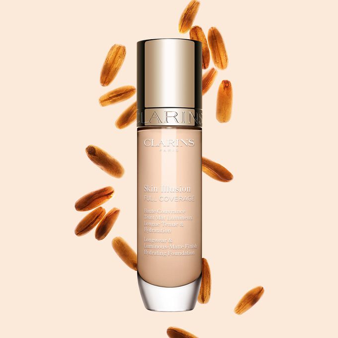 Clarins Skin Illusion Full Coverage muestra su elegante dise&ntilde;o y su atractivo envase, la base de maquillaje ideal para una tez impecable y natural.