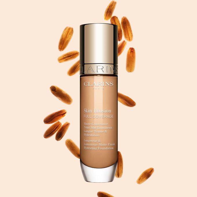 Clarins Skin Illusion Full Coverage muestra su elegante dise&ntilde;o y su atractivo envase, la base de maquillaje ideal para una tez impecable y natural.