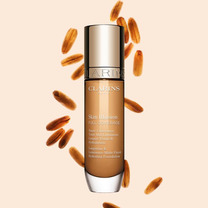 Clarins Skin Illusion Full Coverage muestra su elegante dise&ntilde;o y su atractivo envase, la base de maquillaje ideal para una tez impecable y natural.