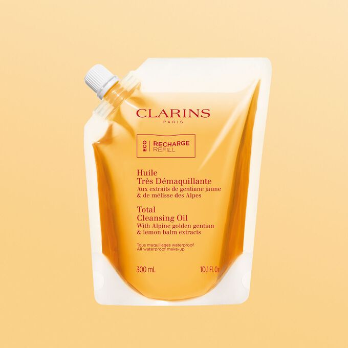 Recarga ecol&oacute;gica naranja del Huile Tr&egrave;s D&eacute;maquillante de Clarins, que ofrece una soluci&oacute;n sostenible y eficaz de desmaquillante y tratamiento de la piel