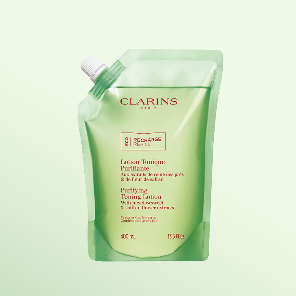 La recarga ecol&oacute;gica de la Lotion Tonique Purifiante de Clarins, destacando su envase sostenible y recargable.