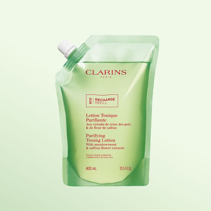 La recarga ecol&oacute;gica de la Lotion Tonique Purifiante de Clarins, destacando su envase sostenible y recargable.