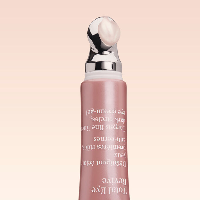 Total Eye Revive con textura en gel crema
