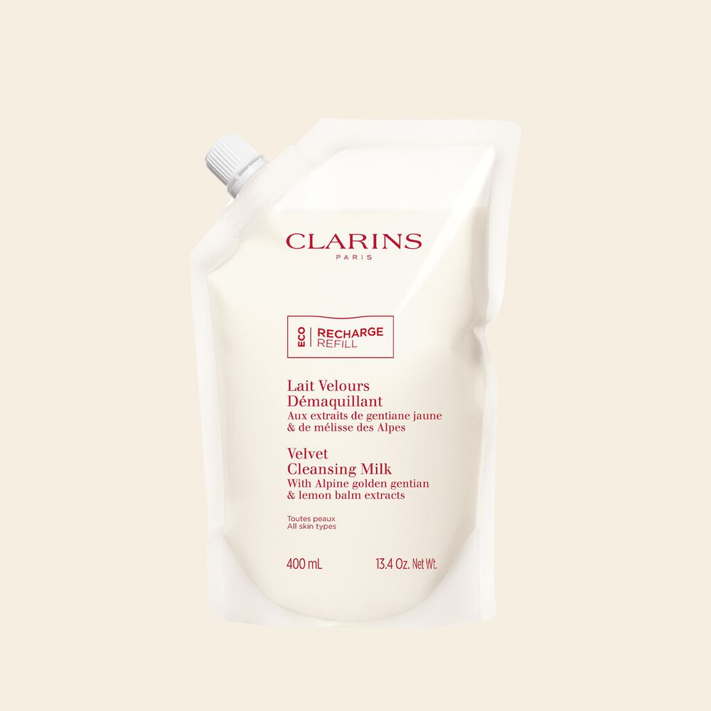Leche Desmaquillante Ultrasuave de Clarins recargable, que ofrece una alternativa de limpieza recargable para un ritual de cuidado de la piel sostenible y eficaz.