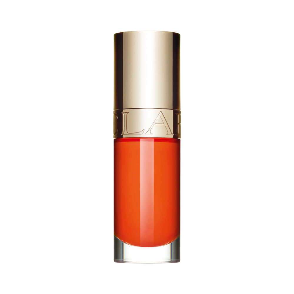Foto del aceite labial naranja de Clarins delante de una flor de rosa mosqueta con un fondo blanco