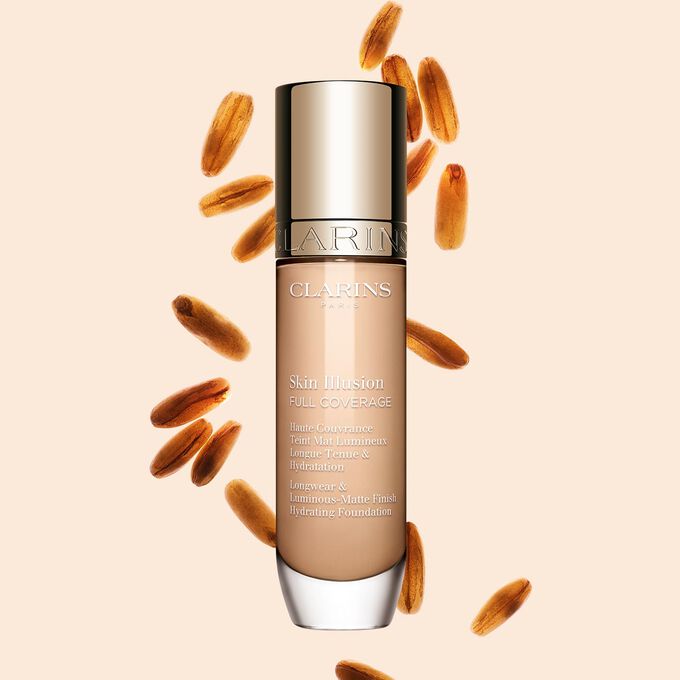 Clarins Skin Illusion Full Coverage muestra su elegante dise&ntilde;o y su atractivo envase, la base de maquillaje ideal para una tez impecable y natural.