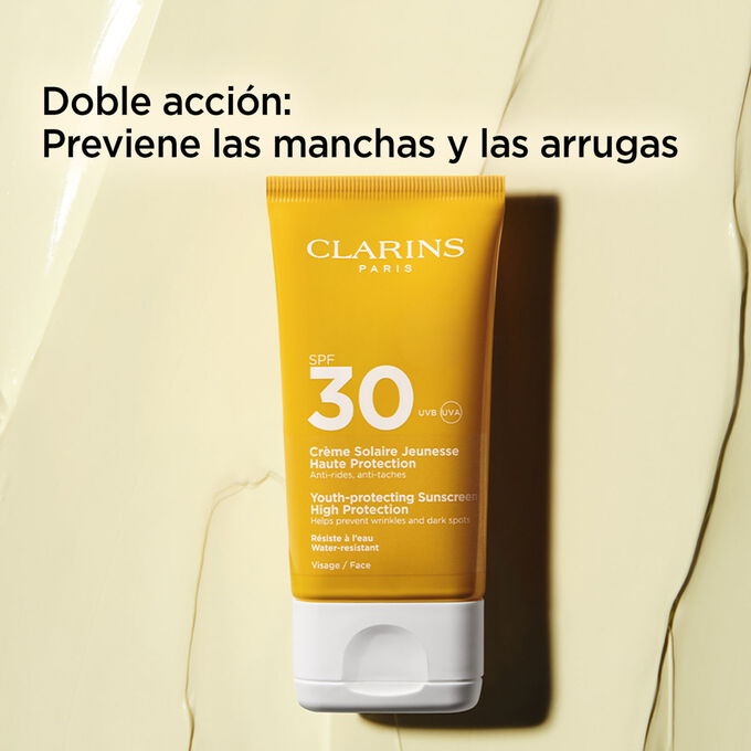 Foto con fondo de textura del tubo de la crema antiedad&nbsp;+30 con un texto sobre sus acciones preventivas de manchas y arrugas