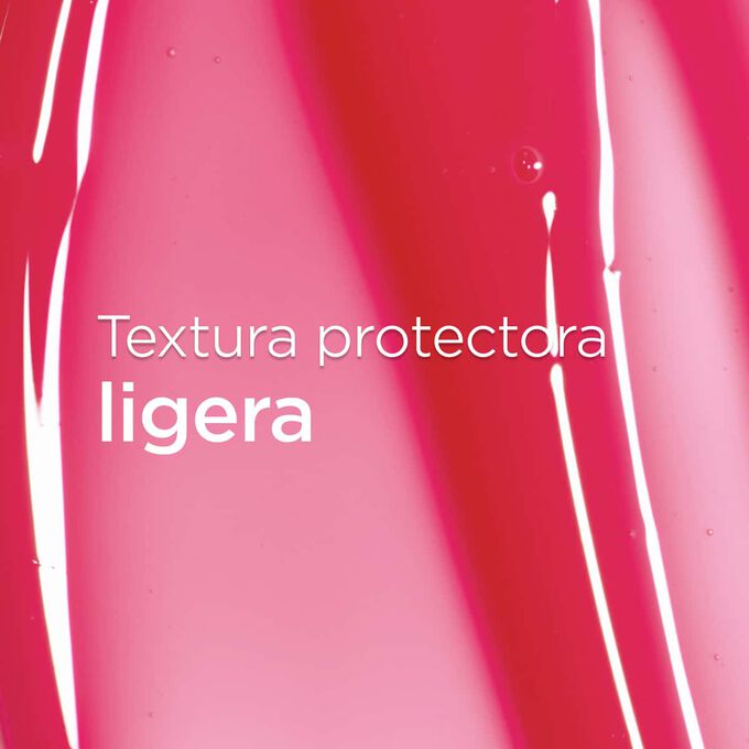 Fondo texturizado rosa brillante con texto que destaca la textura protectora ligera y suave de Lip Oil de la colecci&oacute;n Love