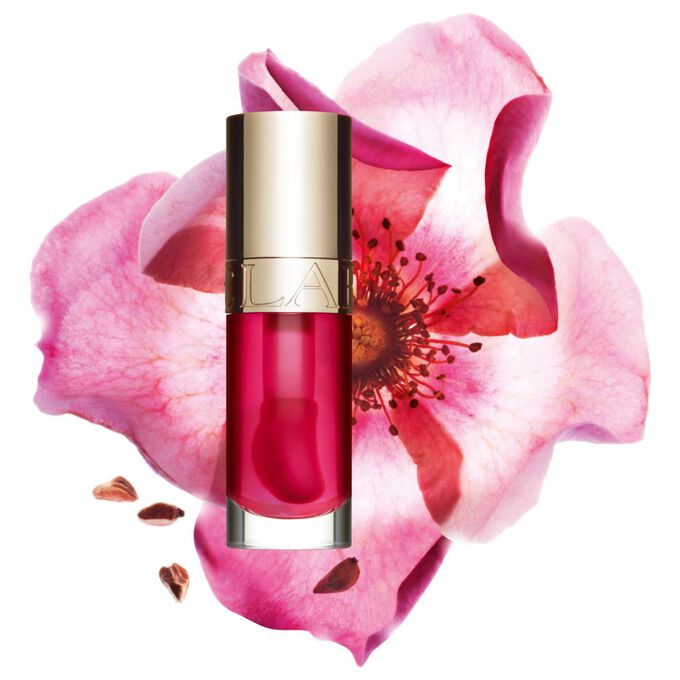 Primer plano del antes y después de unos labios femeninos que muestra los resultados tras la aplicación del aceite labial rosa