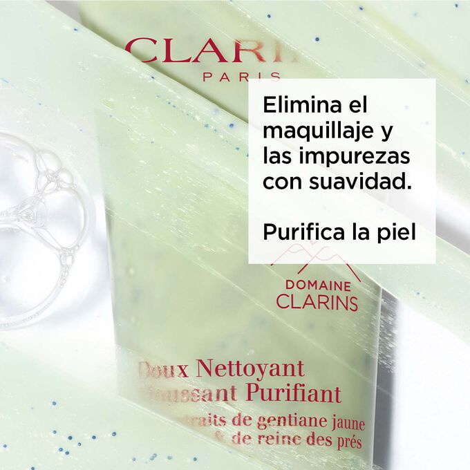 Foto del tubo verde de la espuma limpiadora facial purificante bajo una espuma con texto sobre sus efectos purificantes