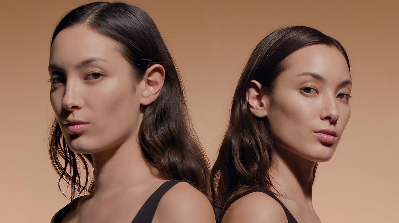 magen de gemelas para ilustrar la epigenética y los estudios de Clarins en más de 60 gemelas
