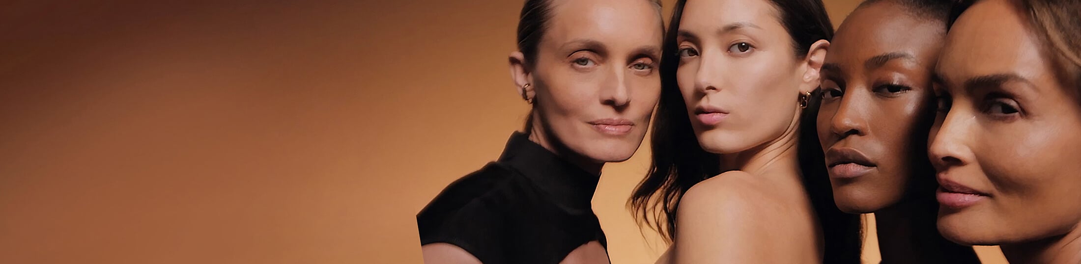 Imagen de modelos extraída del vídeo estrella de la campaña Double Serum Gen 9